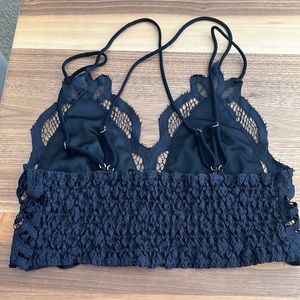 NWOT Blashe Bra
Excellent conditions 
No rips no tears no stains 
Size M. 
#B16